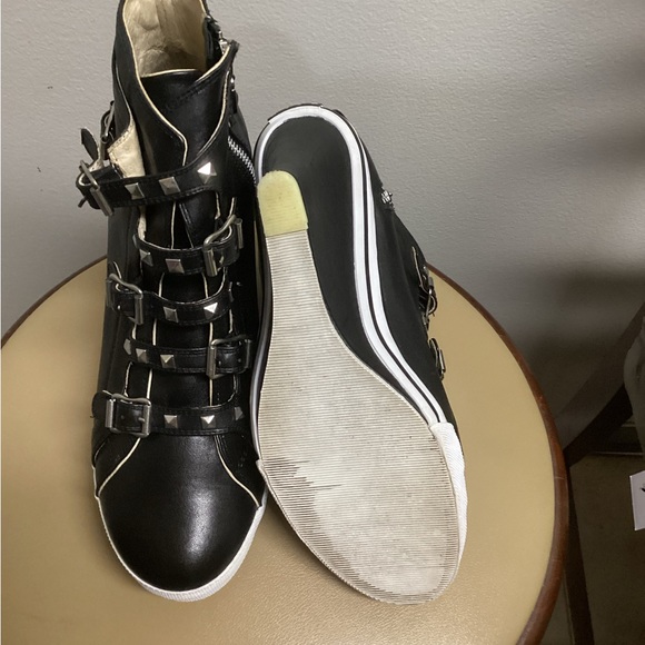 UES Wedge Heel Booties - Picture 6 of 9